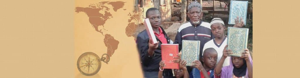 Hediye edilen Kur'an-ı Kerimler — Afrika'da bir aile